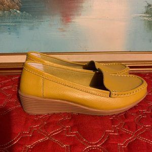 SOCOFY Leather Loafer Yellow Slip On Woman Sz 40/US 8-8.5